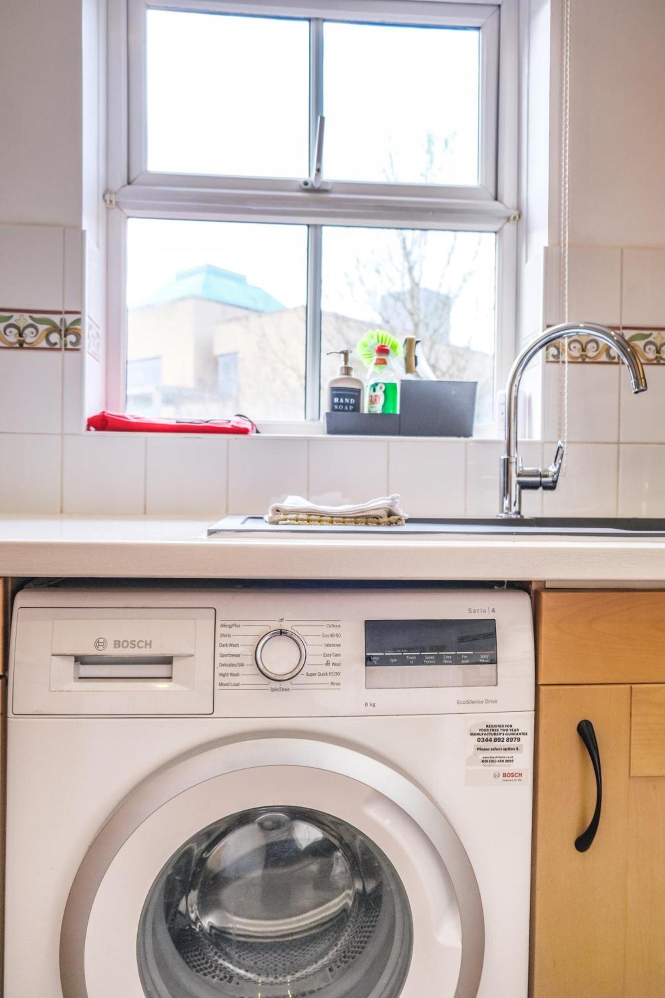 Charming 2br In Centre With Free Parking *